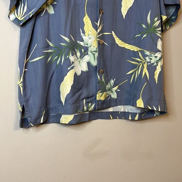 Tommy Bahama Blue Tropical Print Hawaiian Button Down Shirt - Size Large - Picture 4 of 11